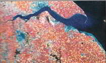 снимок устья реки Хамбер (Англия), сделанный «Лэндсетом» с околоземной орбиты